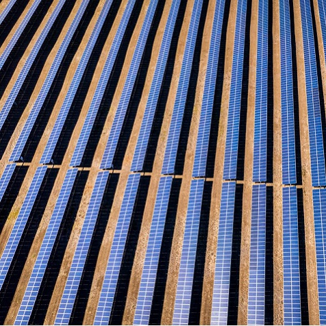 Vesper Energy закрывает $590 млн на проект солнечной энергии в Техасе мощностью 745 МВт
        