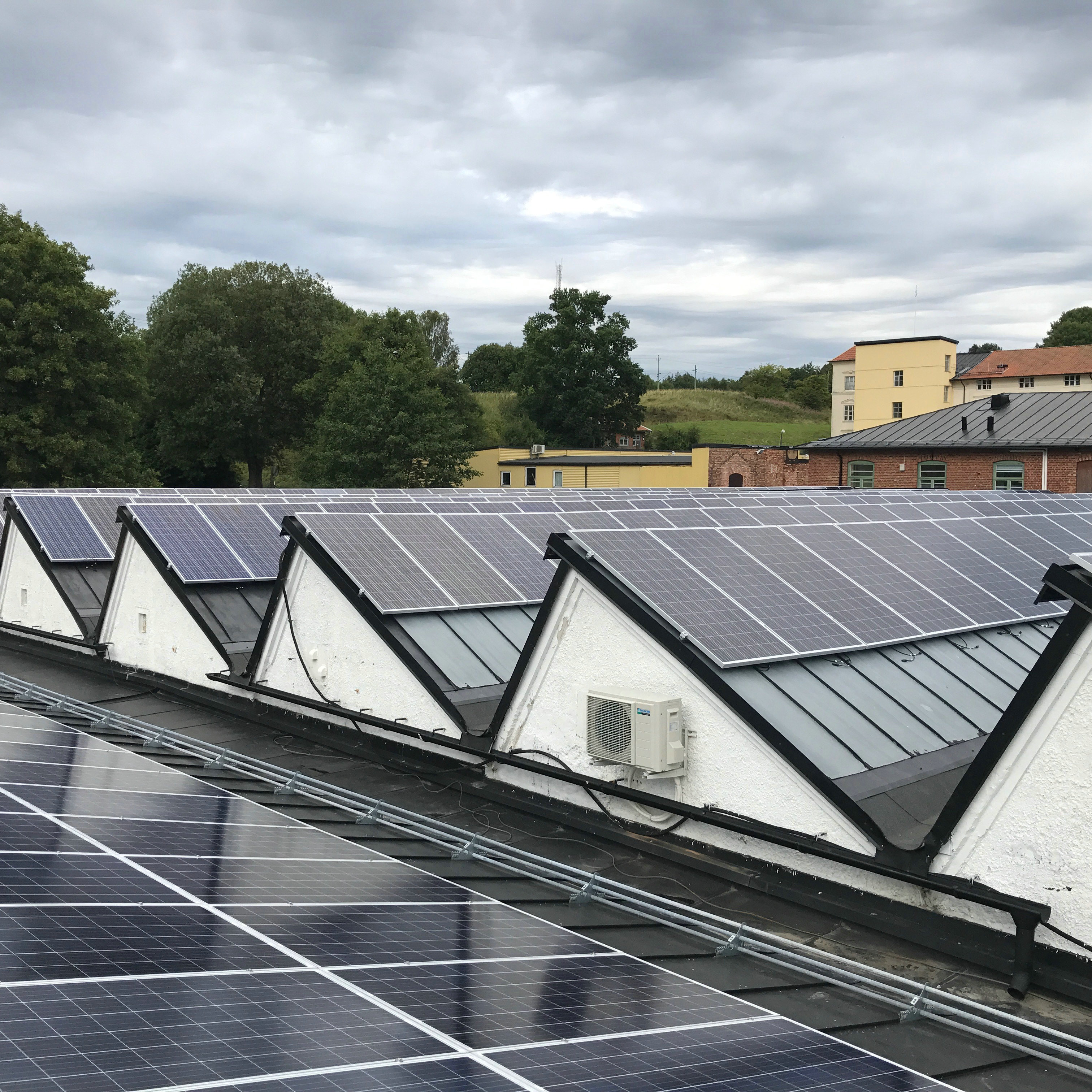 142,56 кВт на солнечной системе солнечной системы в Швеции для завода