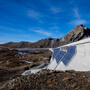 вертикальные фотоэлектрические электростанции на альпийских плотинах